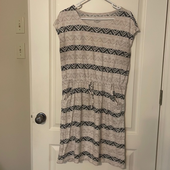 Patterned Dress - Picture 1 of 4